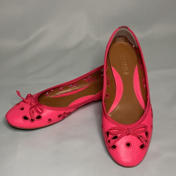 Sperry Flats, not your classic Top-Sider - Picture 3 of 4